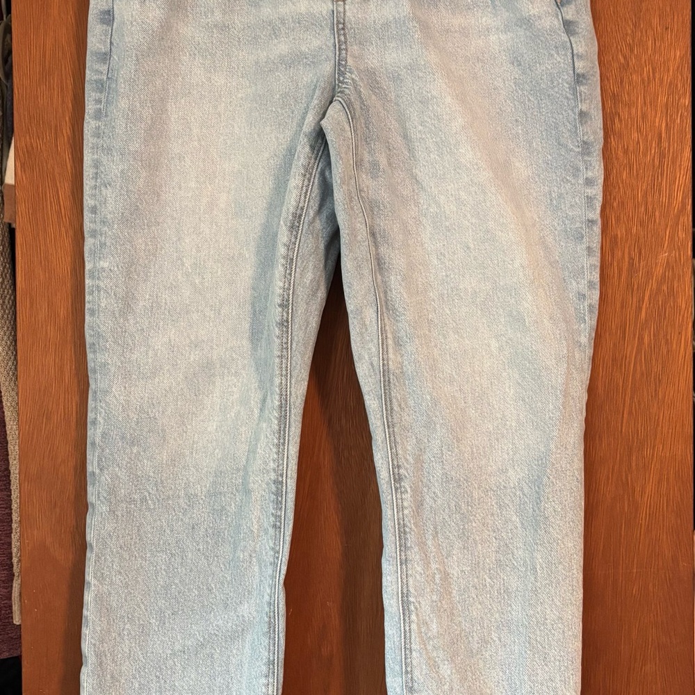 American Eagle Outfitters Light Blue Mom Jeans - Picture 2 of 2